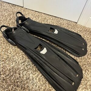 Black Diving Fins AquaLung Men’s size Medium Scuba Diving Storm max
